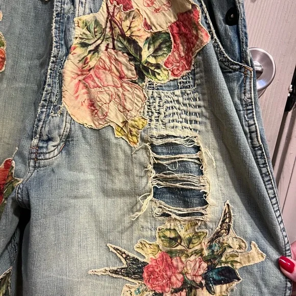 Magnolia Pearl Distressed Floral Denim Jumpsuit appliqué one size OSFM - Picture 8 of 11